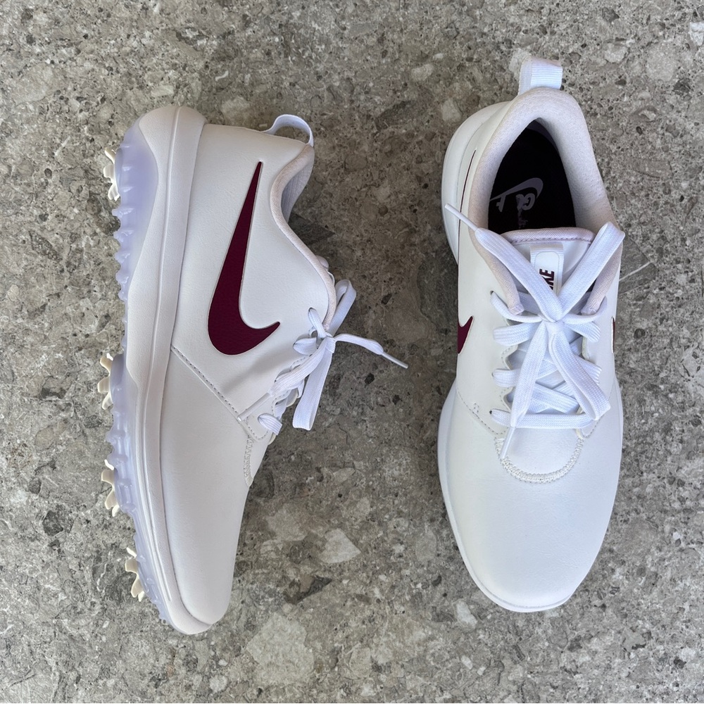 NWOT Women’s Nike Roshe G Tour Golf Cleats Shoes White Maroon (Plum) AR5582-103 - Picture 2 of 7